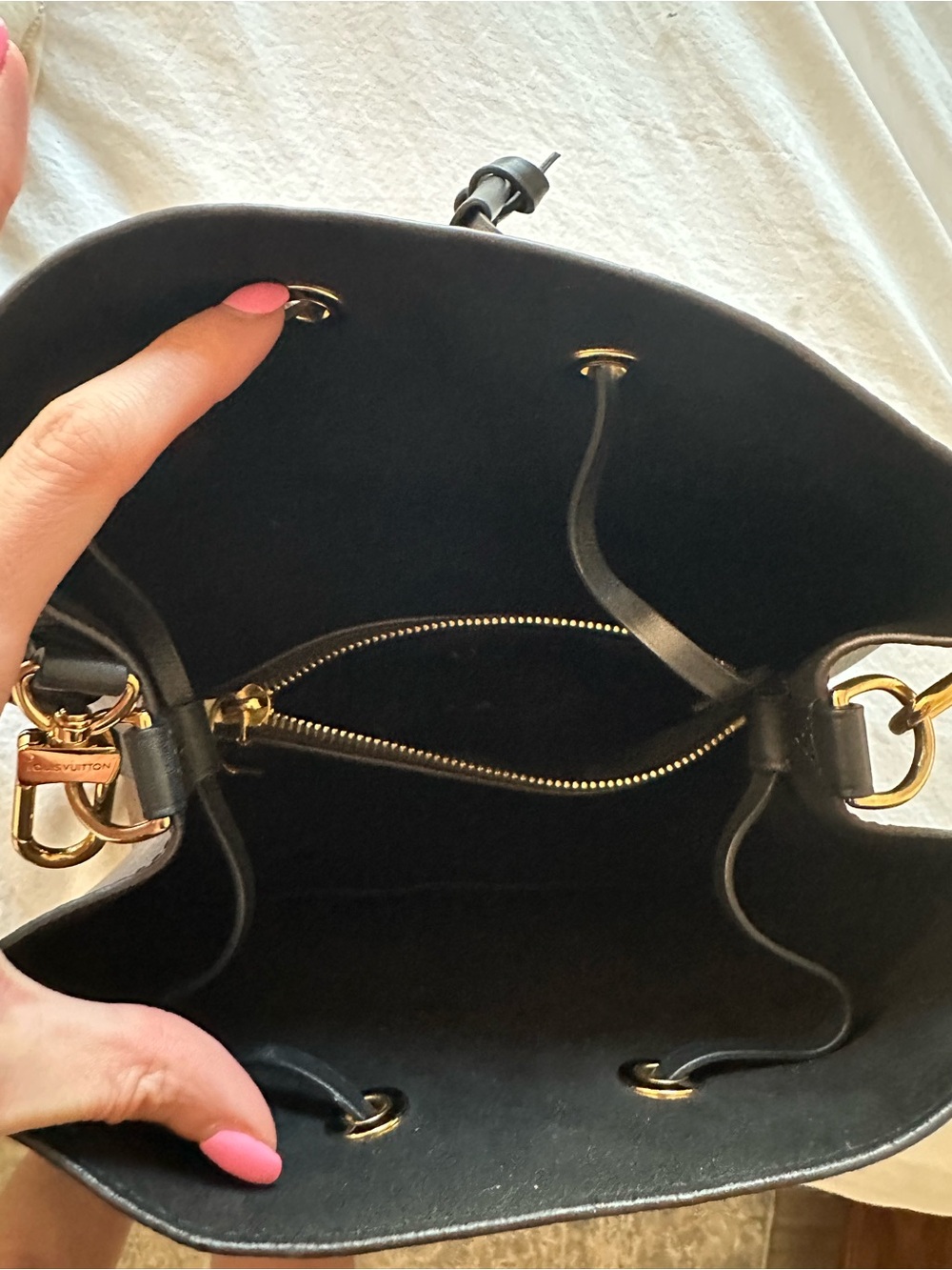 Louis Vuitton Brown Monogram Neo Noe Bucket Shoulder Bag with Black Strap - Picture 3 of 4